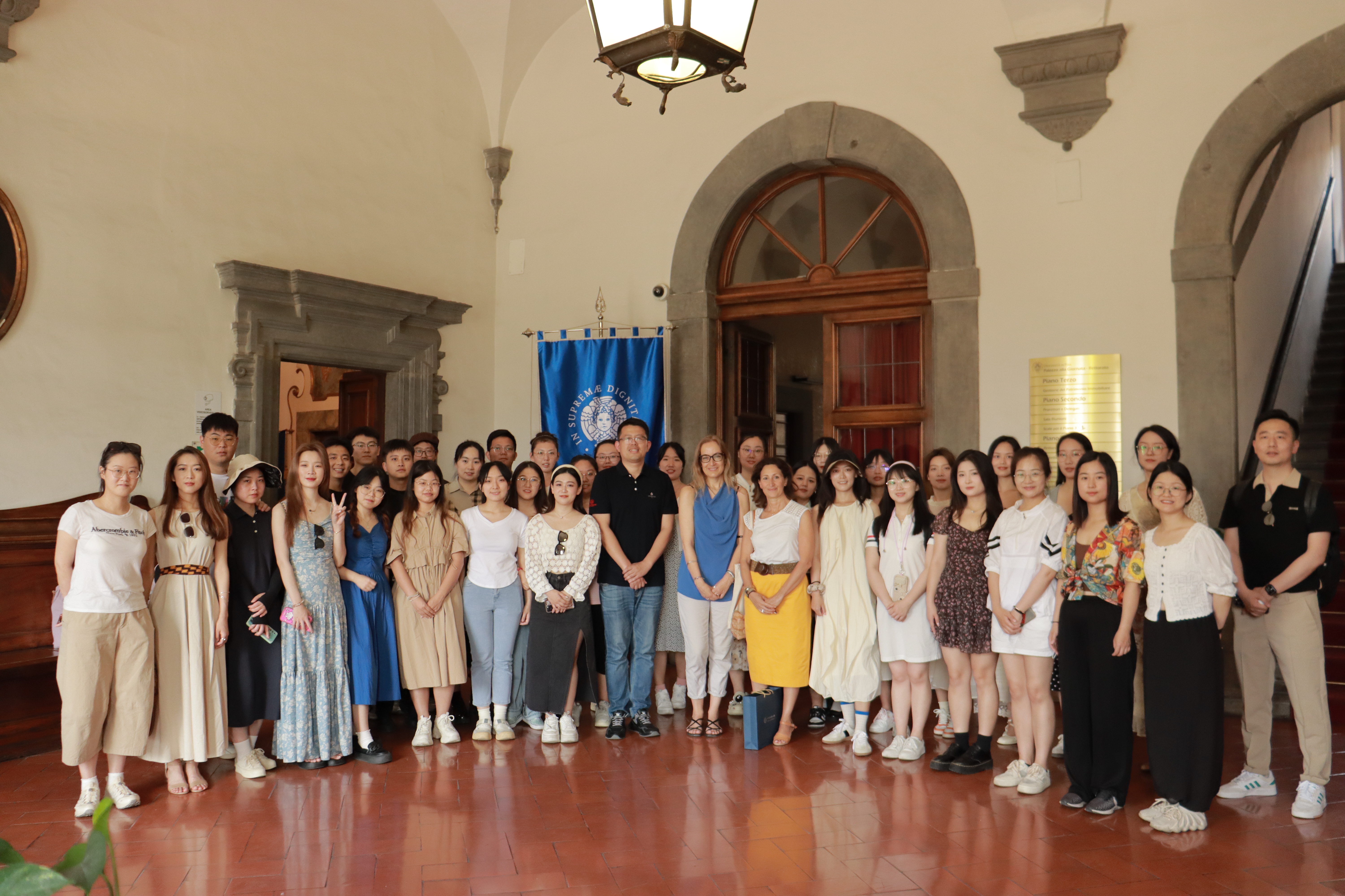 中意班学生赴意大利比萨大学实习.jpg